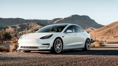 Tesla Roadster разгоняется до 100 миль/час за 1,1 секунды с помощью технологий SpaceX