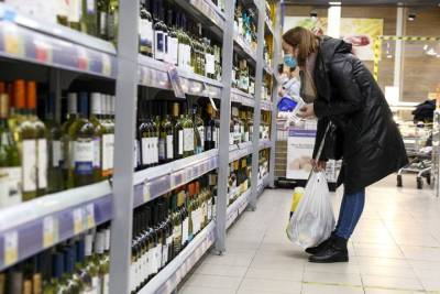 Число жалоб на незаконный оборот алкоголя в Москве уменьшилось на 50 процентов
