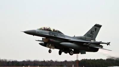 Американцы высмеяли учения ВВС США с частным истребителем F-16