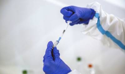 Война вакцин: кто в Европе мешает регистрации "Спутник V"