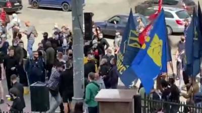 В Киеве произошли столкновения националистов и сторонников Медведчука