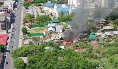 Тушили по повышенному рангу: в частном секторе Уфы на Сочинской произошел пожар