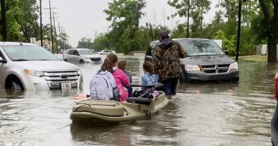 В США от наводнения пострадали сотни семей, есть погибшие