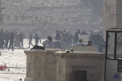 На Храмовой горе начались столкновения палестинцев с израильской полицией