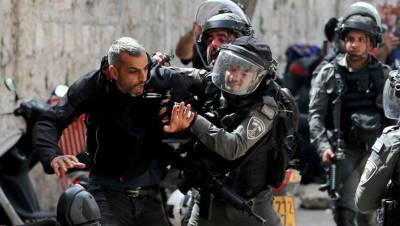 Столкновения полиции Израиля и палестинцев начались у мечетей на Храмовой горе