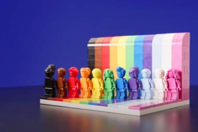 Lego представил набор, посвященный сообществу ЛГБТ