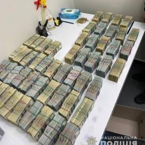 У задержанных «воров в законе» изъяли 3,2 млн долларов. Фото