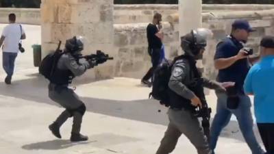 В Иерусалиме начались столкновения между палестинцами и полицией