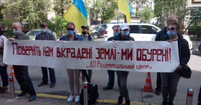 Под Генпрокуратурой прошел митинг против разворовывания земель в Киевской области