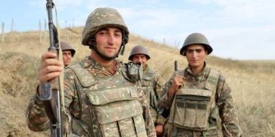 Азербайджанские и армянские военные вступили в рукопашные бои