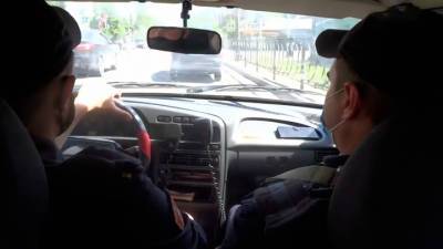 Новости на "России 24". Гвардейцы задержали грабителей таксиста