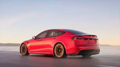Tesla раскрыла сроки запуска производства «быстрейшего серийного автомобиля»