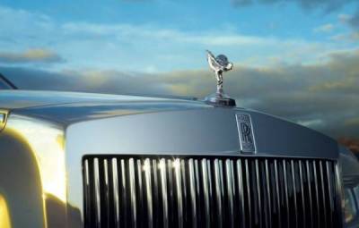 «Дух экстаза»: что за женщина на капотах Rolls-Royce