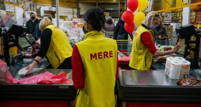 Супермаркеты Латвии не проводят коллективную вакцинацию сотрудников