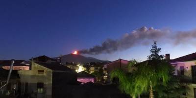 В Италии началось извержение вулкана Этна - очевидцы делятся в сети видео - ТЕЛЕГРАФ - telegraf.com.ua - Италия