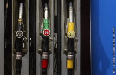 Признак лета - биржевая цена на 95-й бензин рвется вверх, но эксперты не ждут потрясений. Обзор