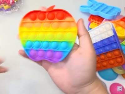 Роспотребнадзор поручит ученым исследовать популярные у детей антистресс-игрушки
