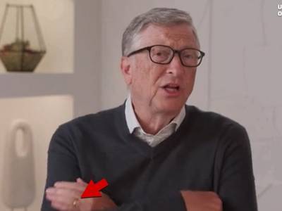 Білл Гейтс продовжує носити обручку, попри заяву про розлучення