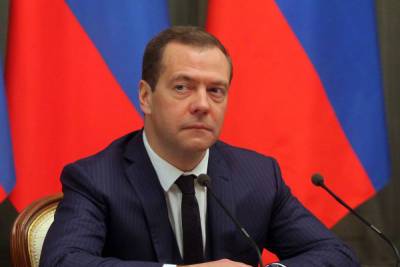 Медведев посетовал на нехватку фармакологов в России