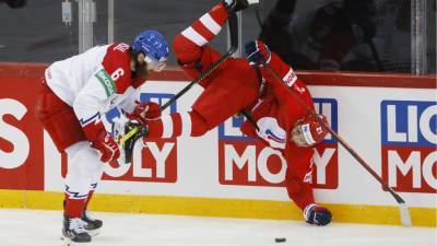 Нападающий Окулов получил травму в хоккейном матче с Чехией