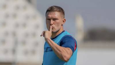 СМИ: Тренер армянского клуба избил российского футболиста своей команды в аэропорту