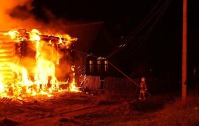 При пожаре в Удмуртии погибли двое взрослых и четверо детей