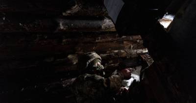 Боевики обстреляли украинские позиции вблизи Луганского, есть раненые