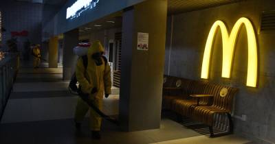 В десятках ресторанов «Макдоналдс» в Москве выявили нарушения
