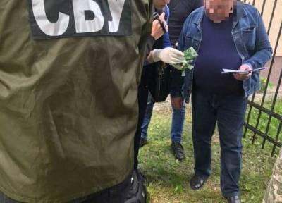 На Буковине при получении 700 евро взятки за влияние на решение судьи задержан адвокат, - прокуратура