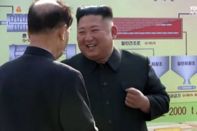Ким Чен Ын запретил всей стране носить узкие джинсы из-за "влияния Запада"
