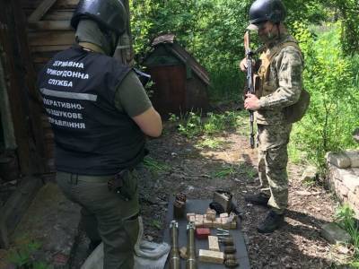 В Донецкой области выявили тайник со взрывчаткой и боеприпасами – Госпогранслужба