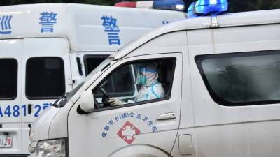 В Китае автомобилист въехал в толпу на пешеходном переходе