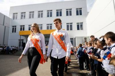Для 32 тысяч волгоградских выпускников прозвучали последние звонки