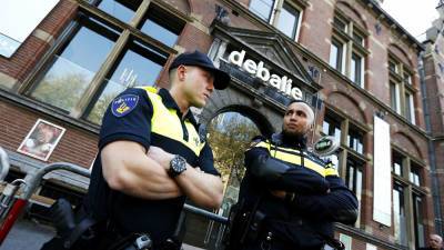 Один человек погиб и еще четыре пострадали при нападении мужчины с ножом в Амстердаме