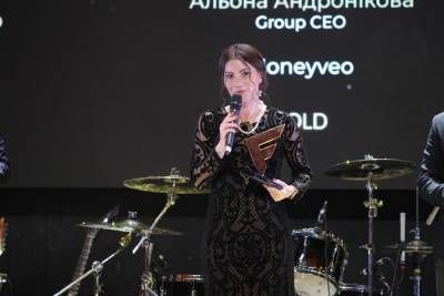 FinAwards 2021: Лучшим CEO финсектора стала Алена Андроникова из Moneyveo