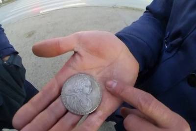 Питерский мошенник обманул мурманчанина на 14 тысяч рублей, подменив раритетные монеты