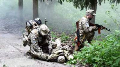 На Донбассе снайпер ранил украинского защитника: военный в тяжелом состоянии