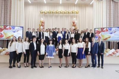 В день последнего звонка губернатор Алексей Дюмин встретился с выпускниками Центра образования №58