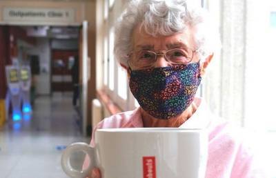 99-летняя пенсионерка устала бездельничать и вышла на работу