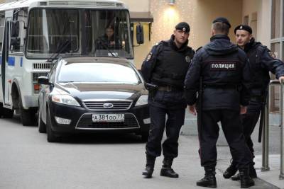 В Казани распространились слухи о стрелке в двух школах