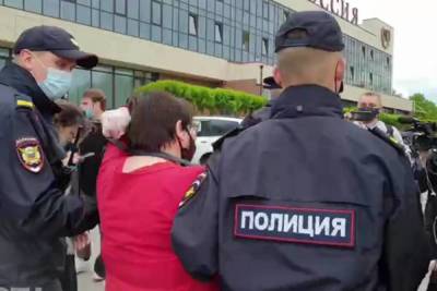 Юлию Галямину задержали на съезде муниципальных депутатов