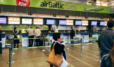 Хаос в аэропорту Риги: "Если у кого-то ковид был, теперь точно есть у всех"