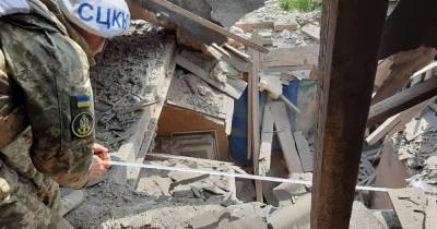 В Песках боевики из миномета обстреляли гражданских: одна из мин попала в дом местного жителя (9 фото)