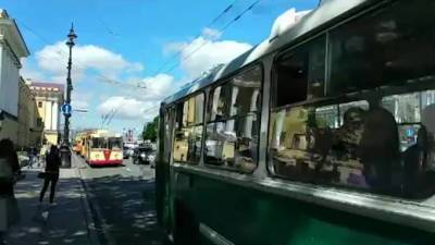 Раритетные троллейбусы и автобусы прошли по Невскому проспекту