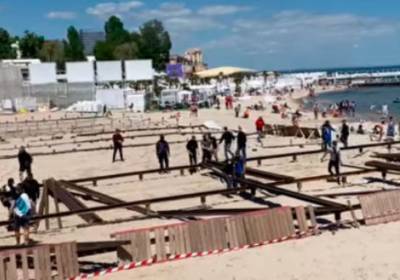 Одесские активисты провели пляжный «субботник» в Аркадии (видео)