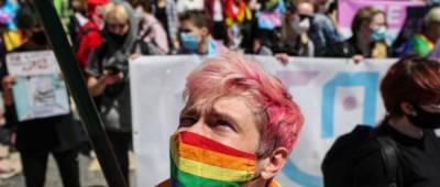 В Киеве прошел марш в поддержку трансгендеров. На участников пытались напасть