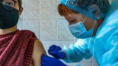 В Испании людям до 60, которые не завершили вакцинацию AstraZeneca, позволят получить Pfizer