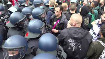 Берлинская полиция жестко задержала демонстрантов