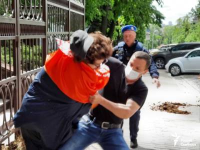 Видеофакт. Киевские нацгвардейцы жестоко задержали белорусского активиста Петра Маркелова