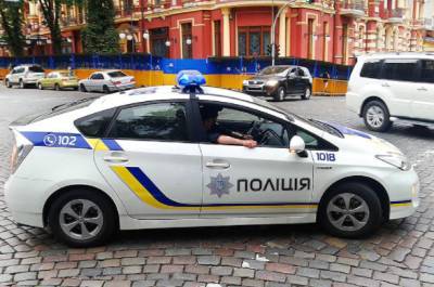 В Киеве националисты пошли в атаку на геев под молитвы «за освобождение от грехов»